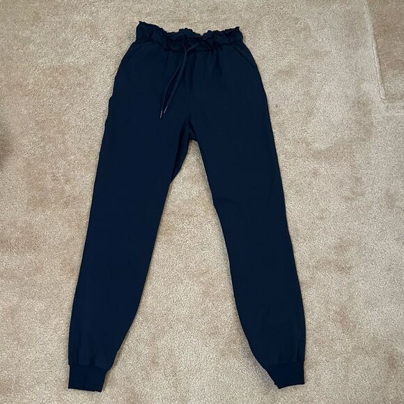 Lululemon Womens Size 4 On The Fly Joggers - Picture 1 of 3